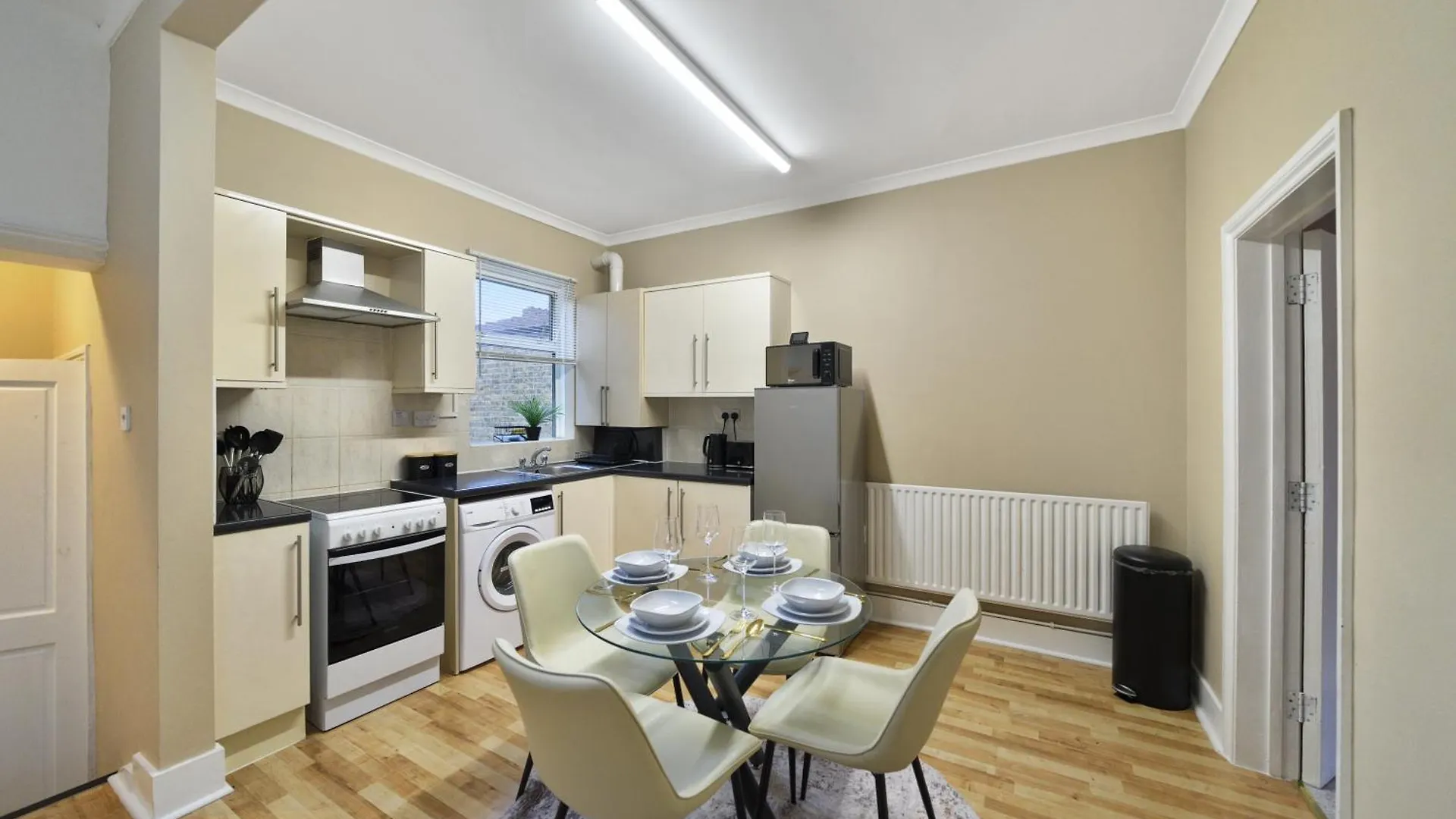 Apartment Stunning Two Bed Property In West Lnd, Near Train Station Hanwell