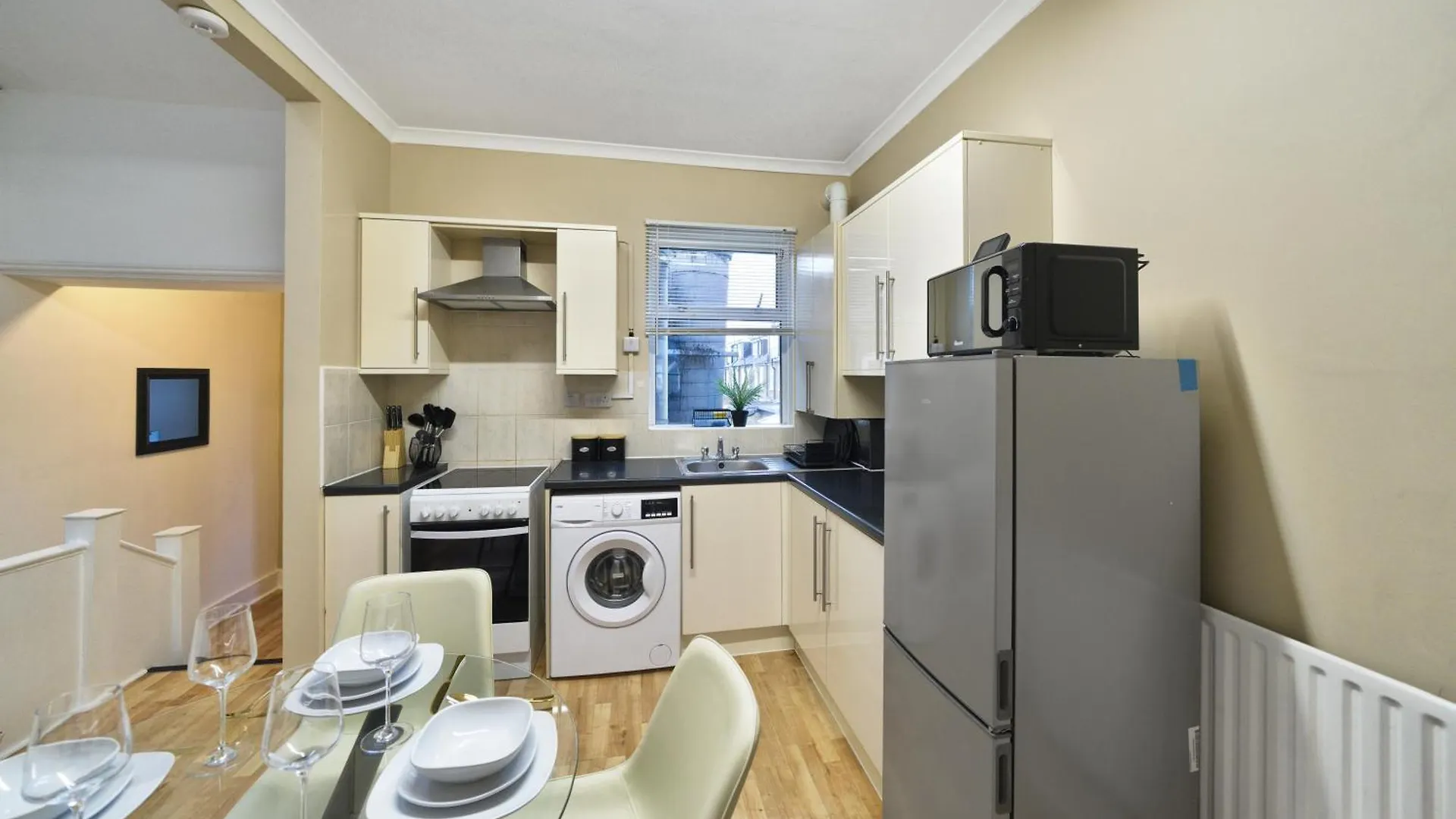 Apartment Stunning Two Bed Property In West Lnd, Near Train Station Hanwell