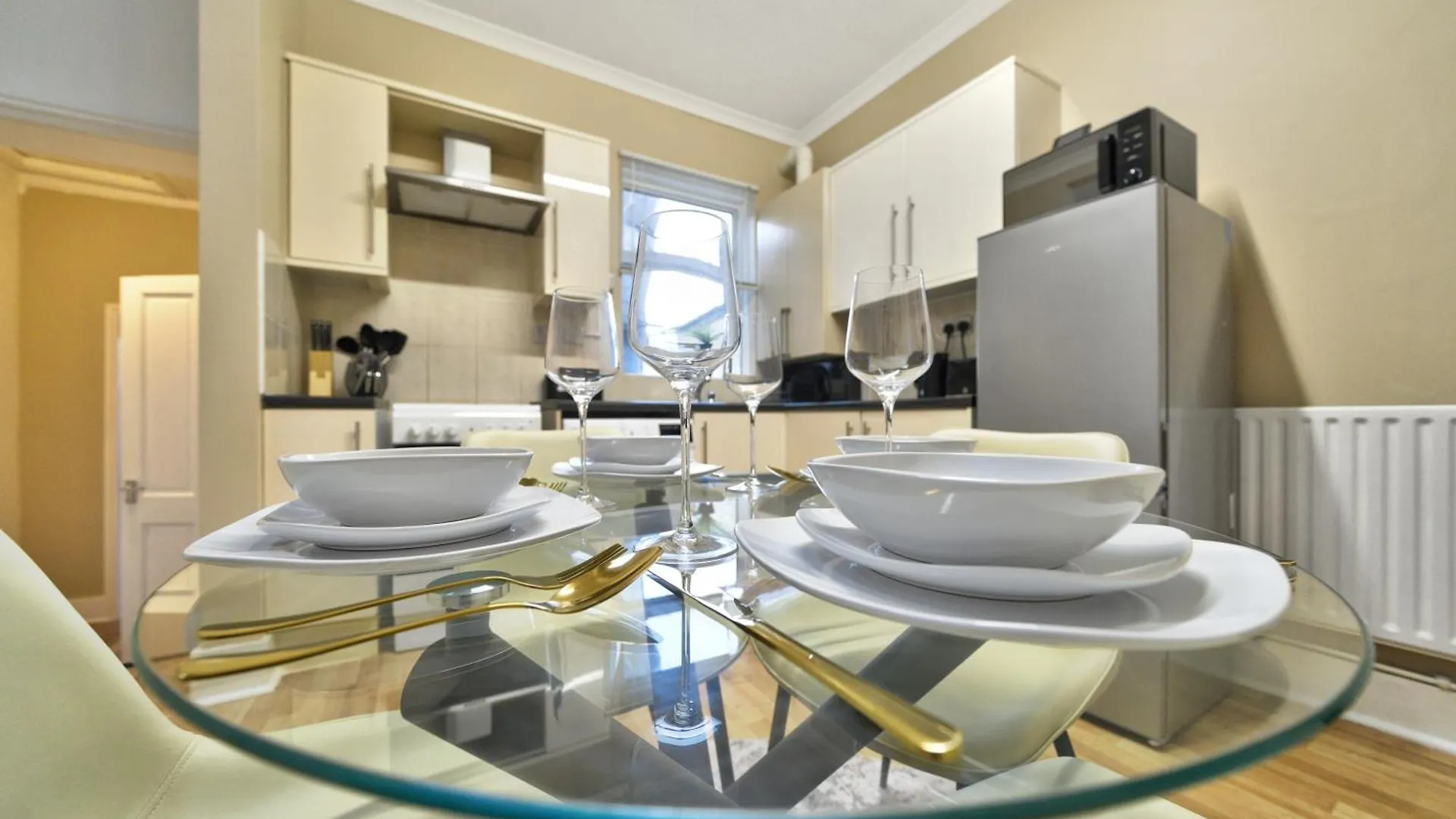 Stunning Two Bed Property In West Lnd, Near Train Station Hanwell 0*,  United Kingdom
